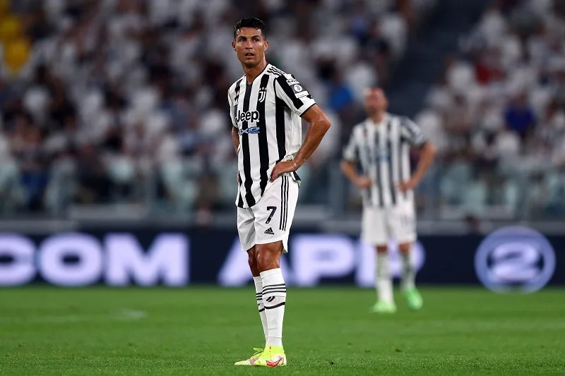 ronaldo-mac-ao-so-may