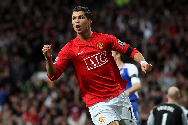 ronaldo-mac-ao-so-may